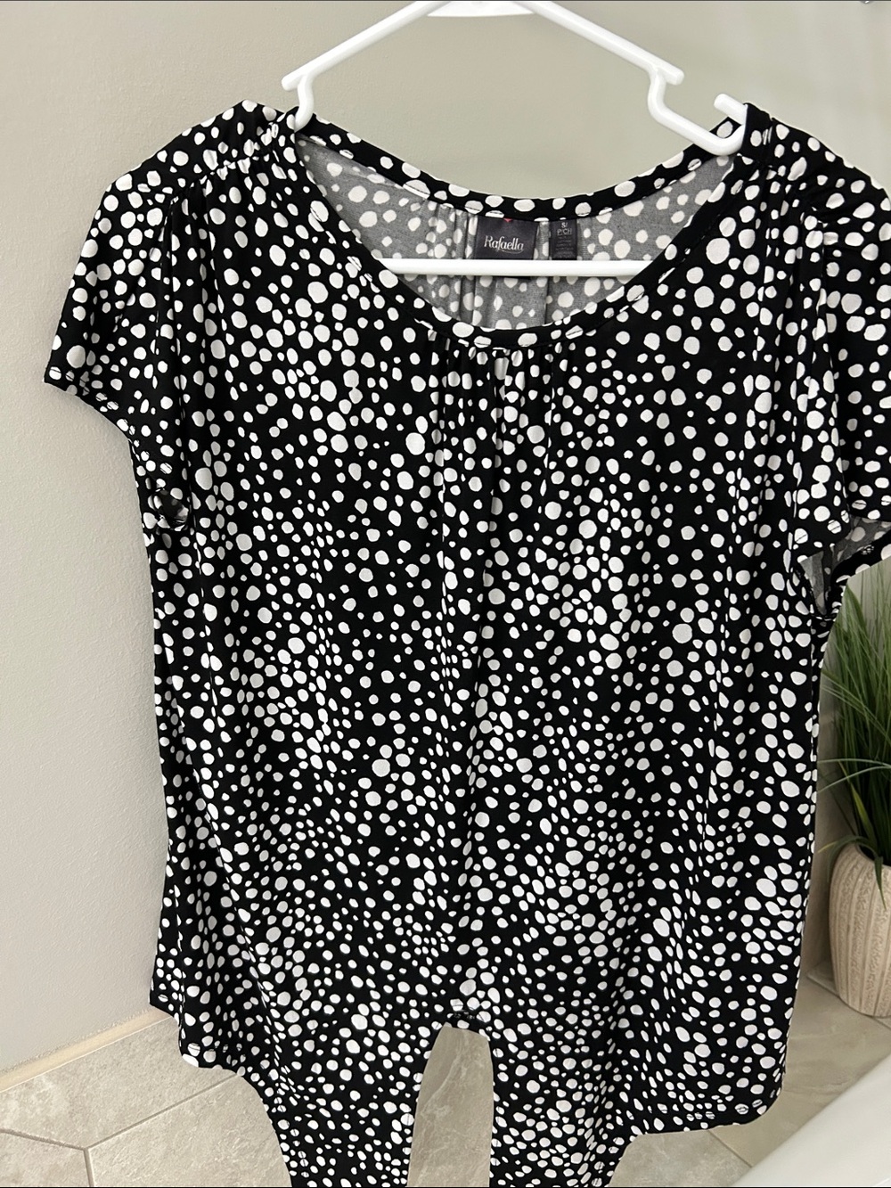 Rafaella Black Polka Dot Short Sleeve Scoop Neck Top
